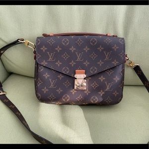 Louis Vuitton shoulder bag